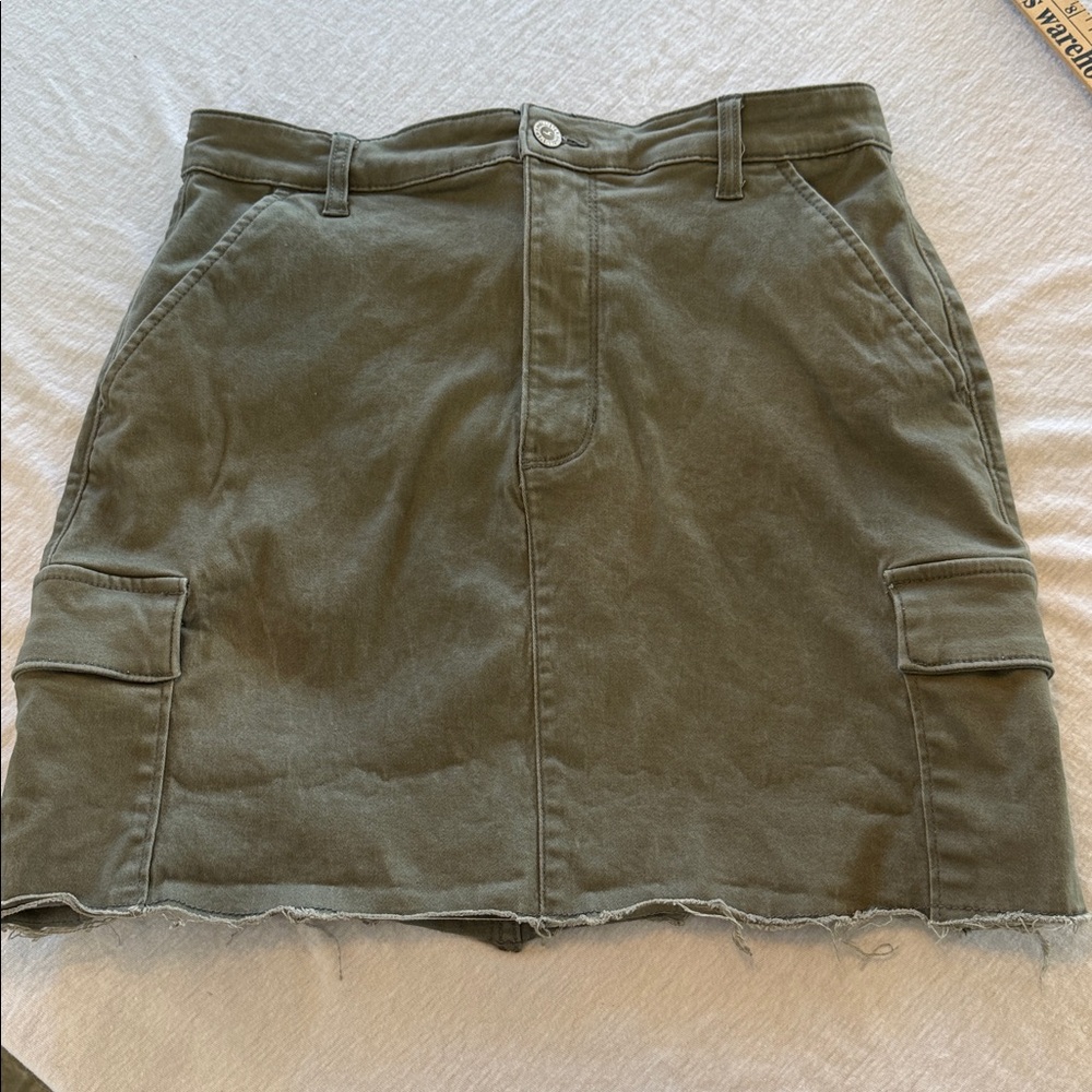 Hollister Ultra High-Rise Cut-Off Cotton Skirt. Cargo mini Skirt Size 7/28 Green